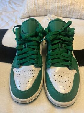 Nike Green and White Low-Top Sneakers
